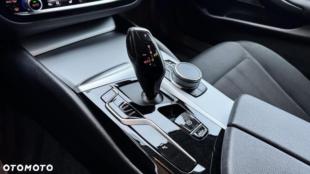 BMW Seria 5 520d Sport Line - 29