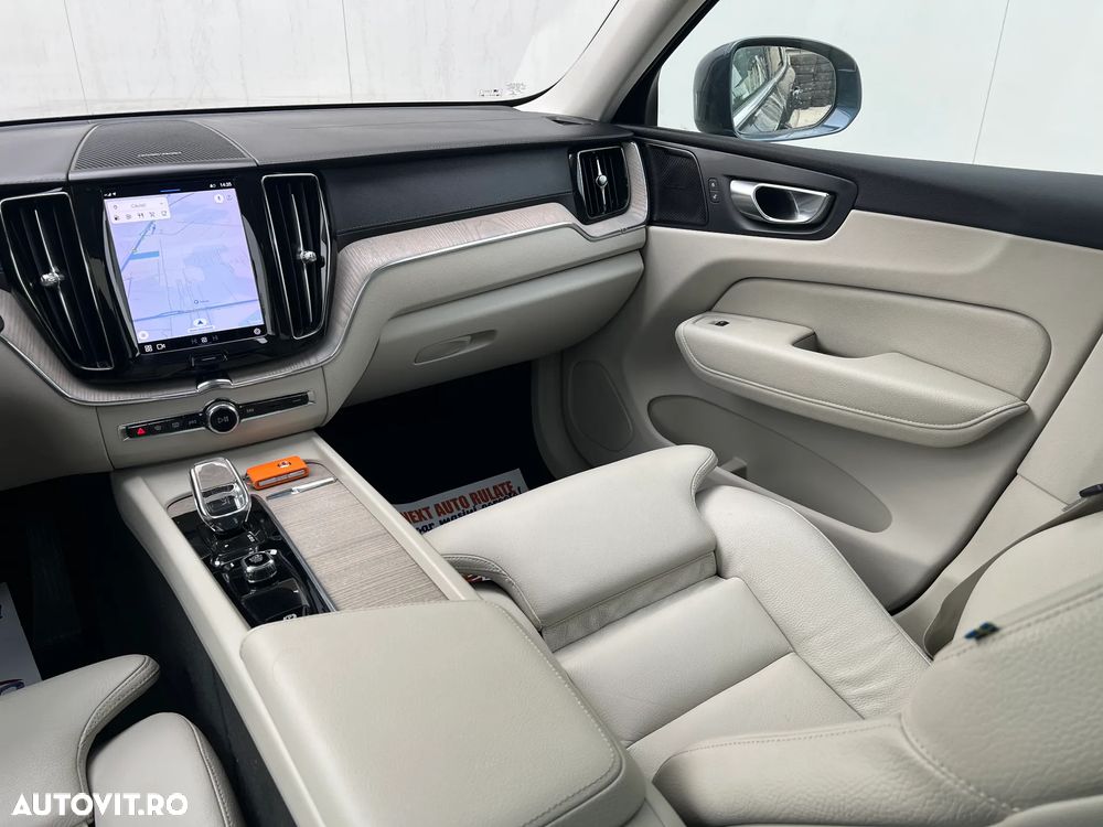 Volvo XC 60 T6 AWD Recharge Geartronic Inscription - 15