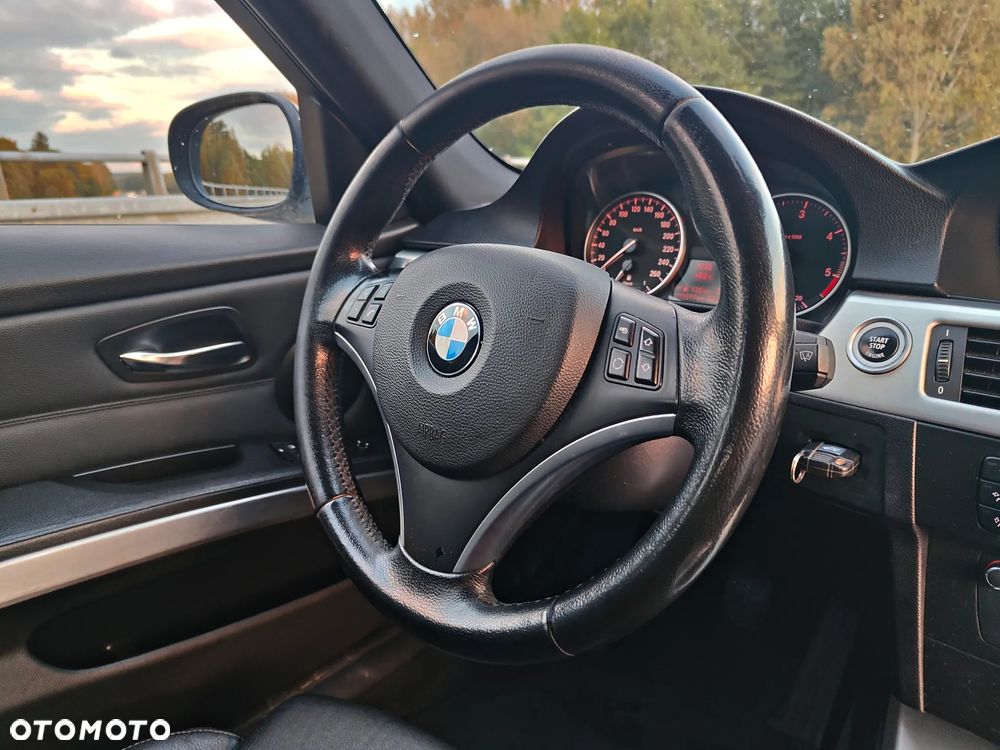 BMW Seria 3 320d Efficient Dynamics - 17
