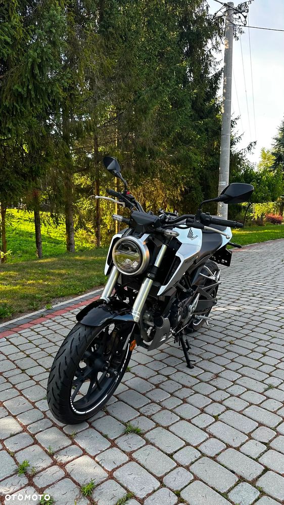 Honda CB - 12