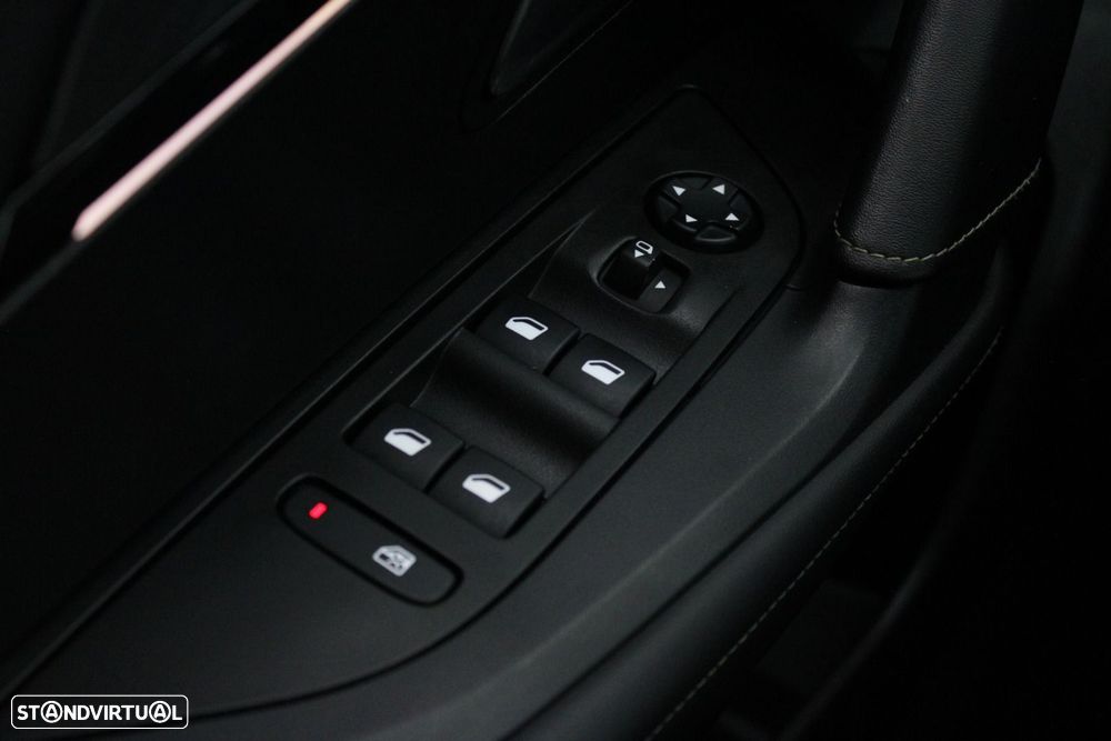 Peugeot e-2008 50 kWh GT - 32