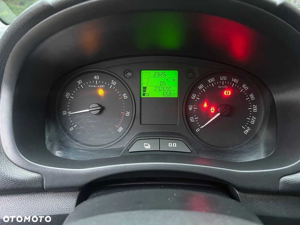 Skoda Roomster 1.2 Fresh - 12