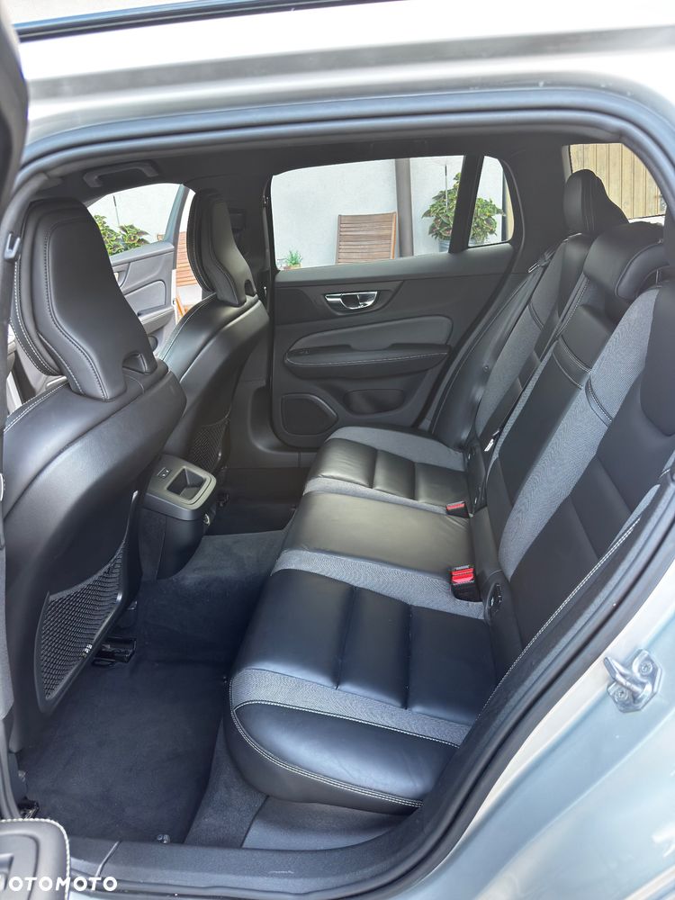 Volvo V60 D4 R-Design - 8