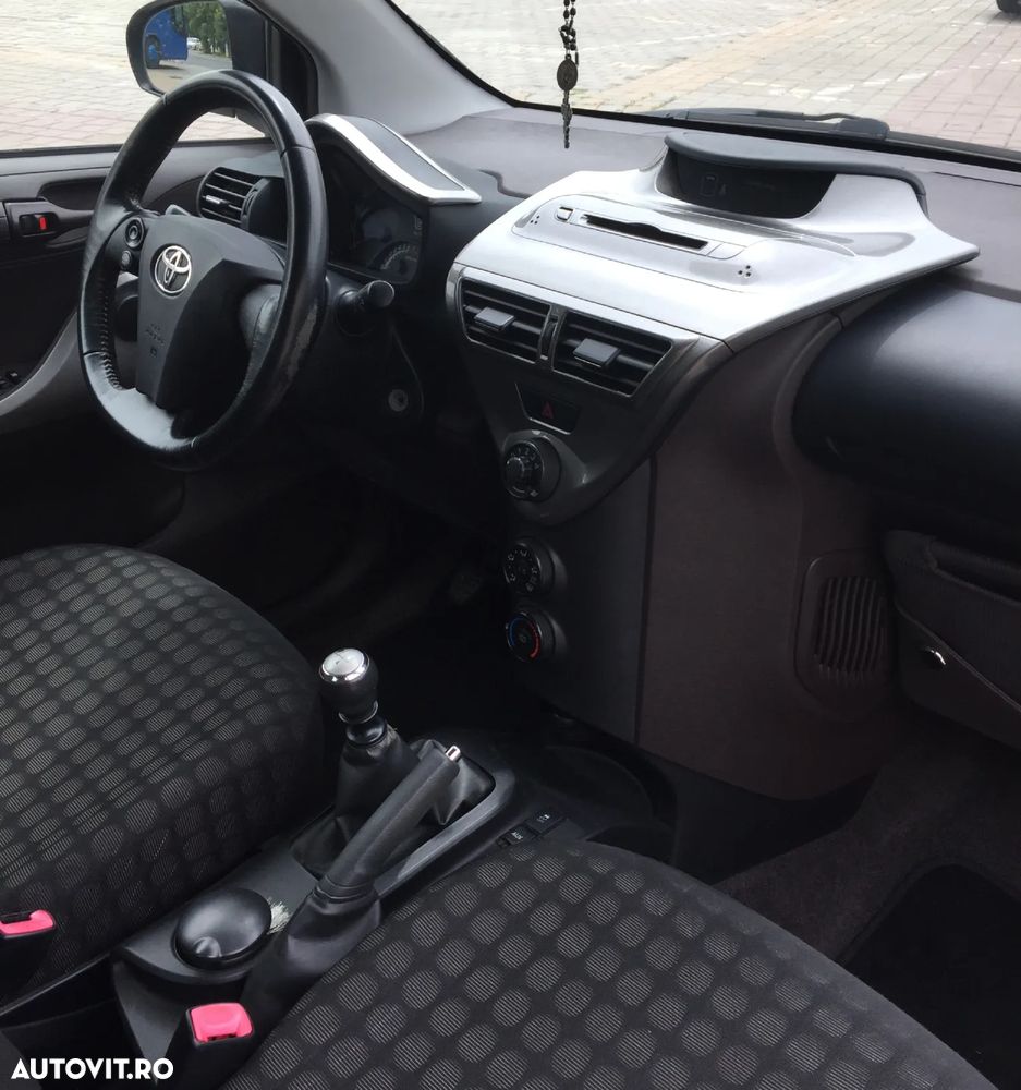 Toyota iQ 1.0 - 3