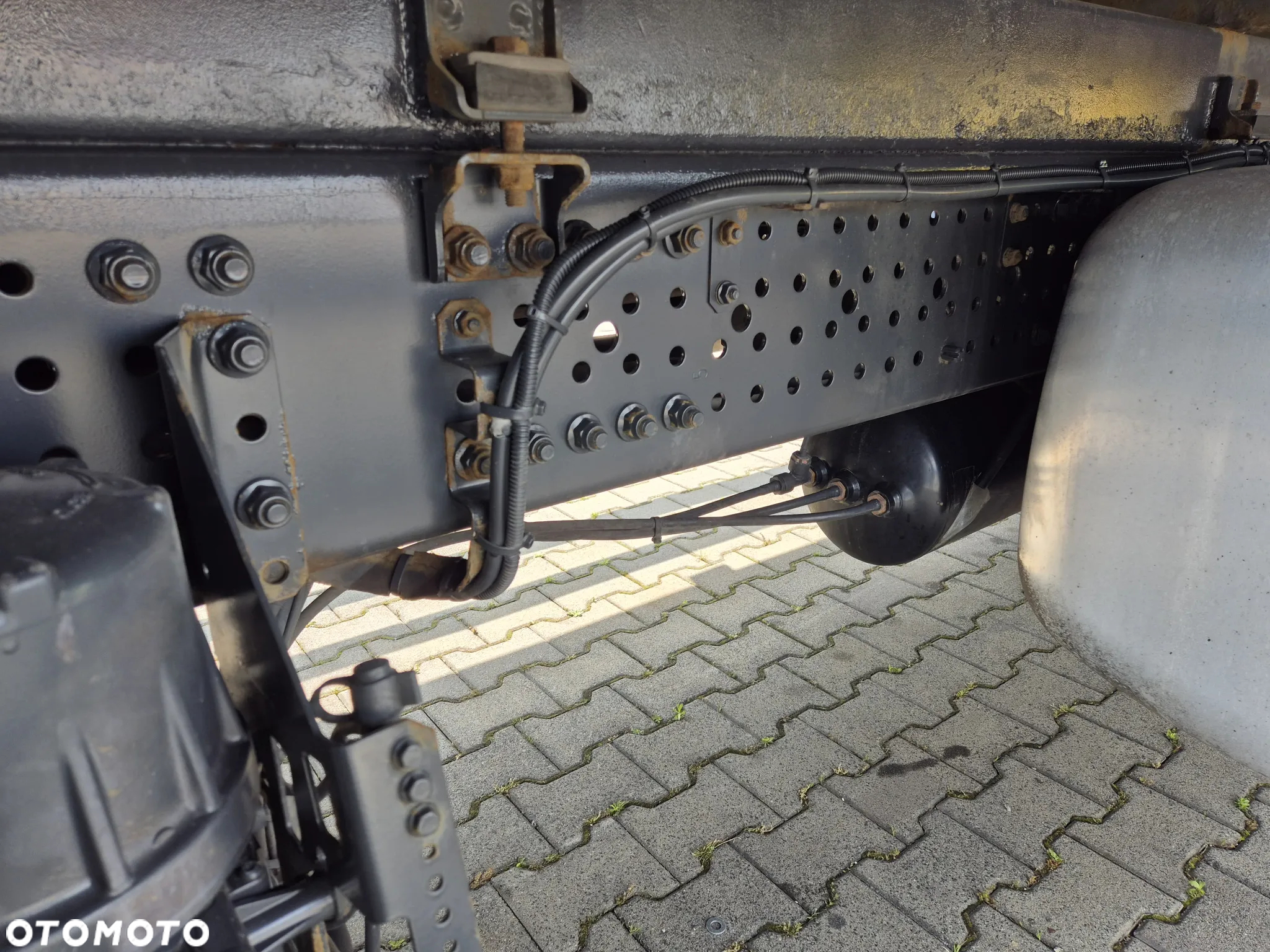 Mercedes-Benz Antos 1830 L / KONTENER / BEZWYPADKOWY / 1WŁ. / SERWISOWANY / WINDA 2000KG / EURO 6 / 18 EP - 15