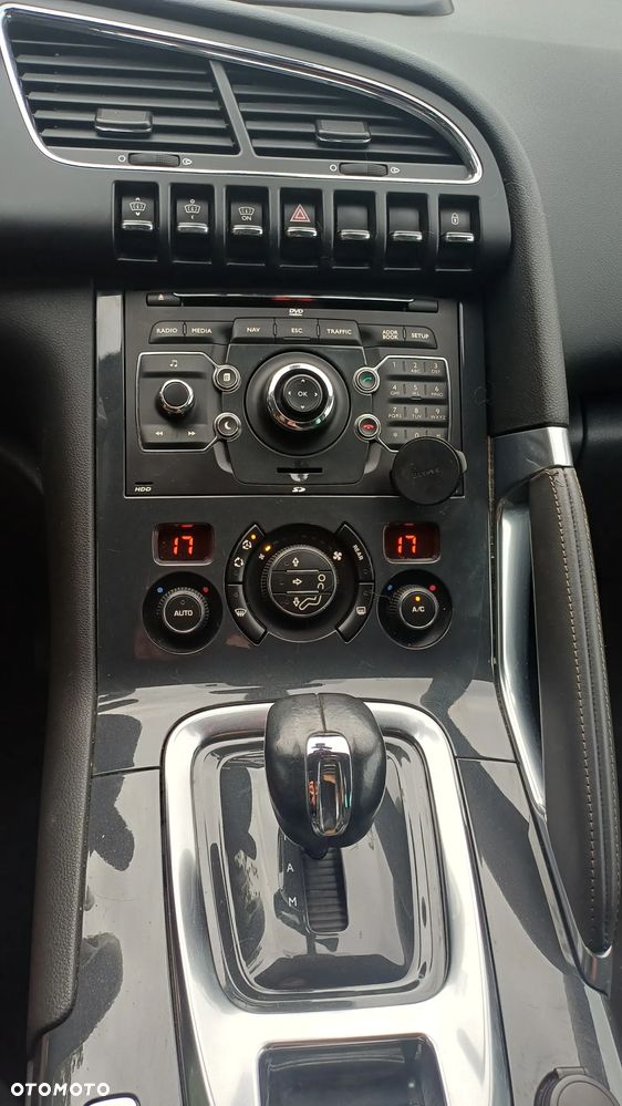 Peugeot 3008 2.0 HDi HYbrid4 - 29
