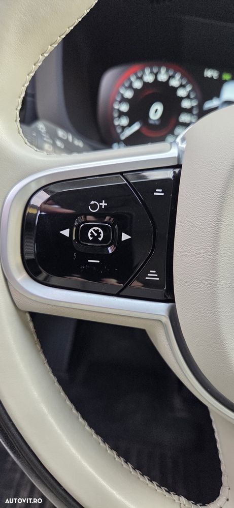 Volvo XC 60 B4 MHEV AT8 AWD Inscription - 27