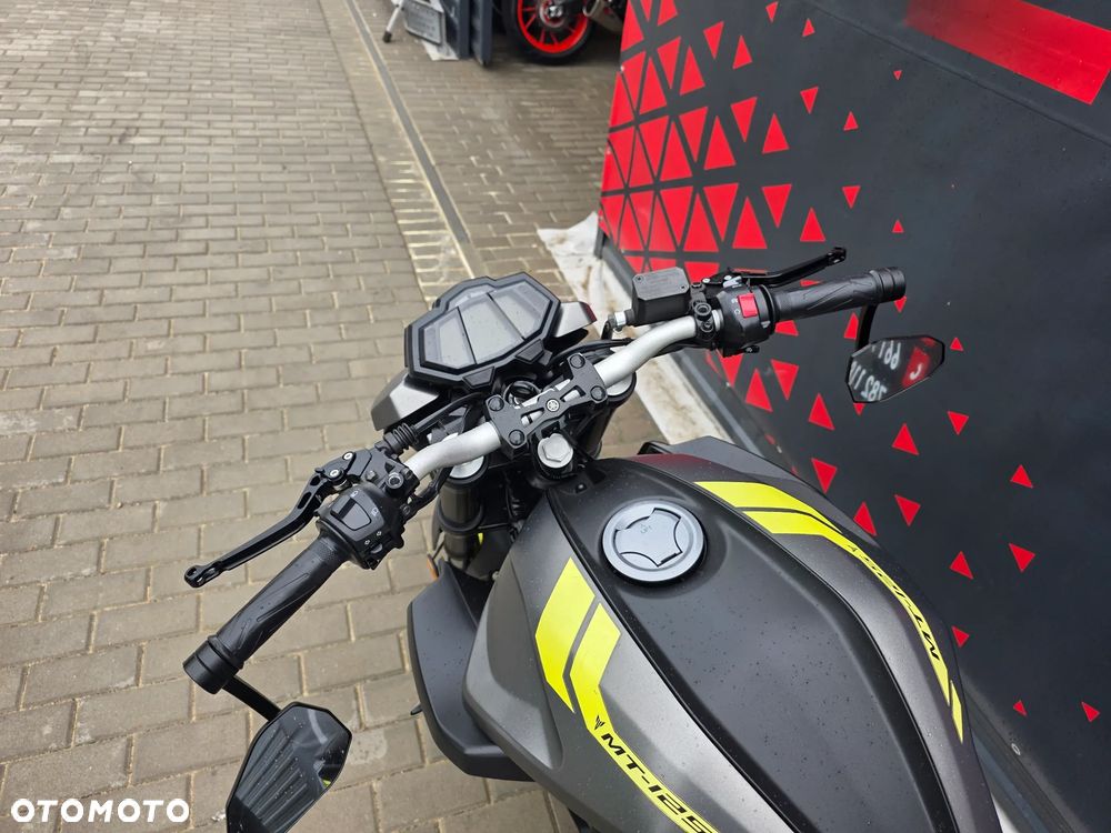 Yamaha MT - 17