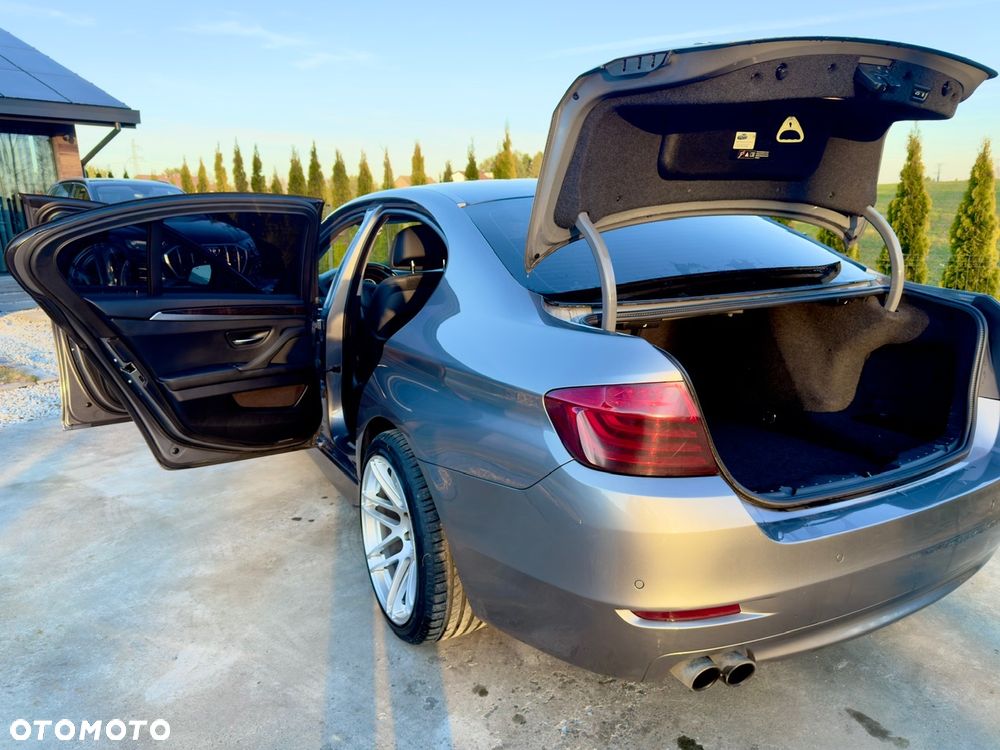 BMW Seria 5 528i xDrive Sport-Aut Luxury Line - 12