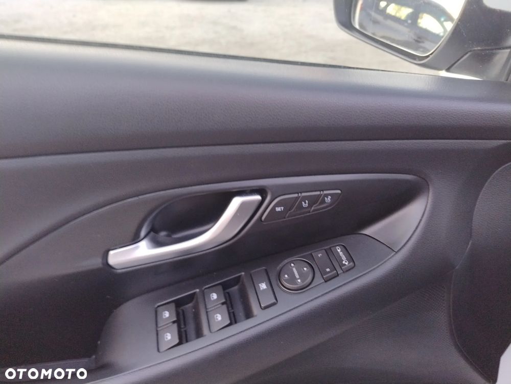 Hyundai i30 1.6 CRDI 48V-Hybrid DCT Prime - 17