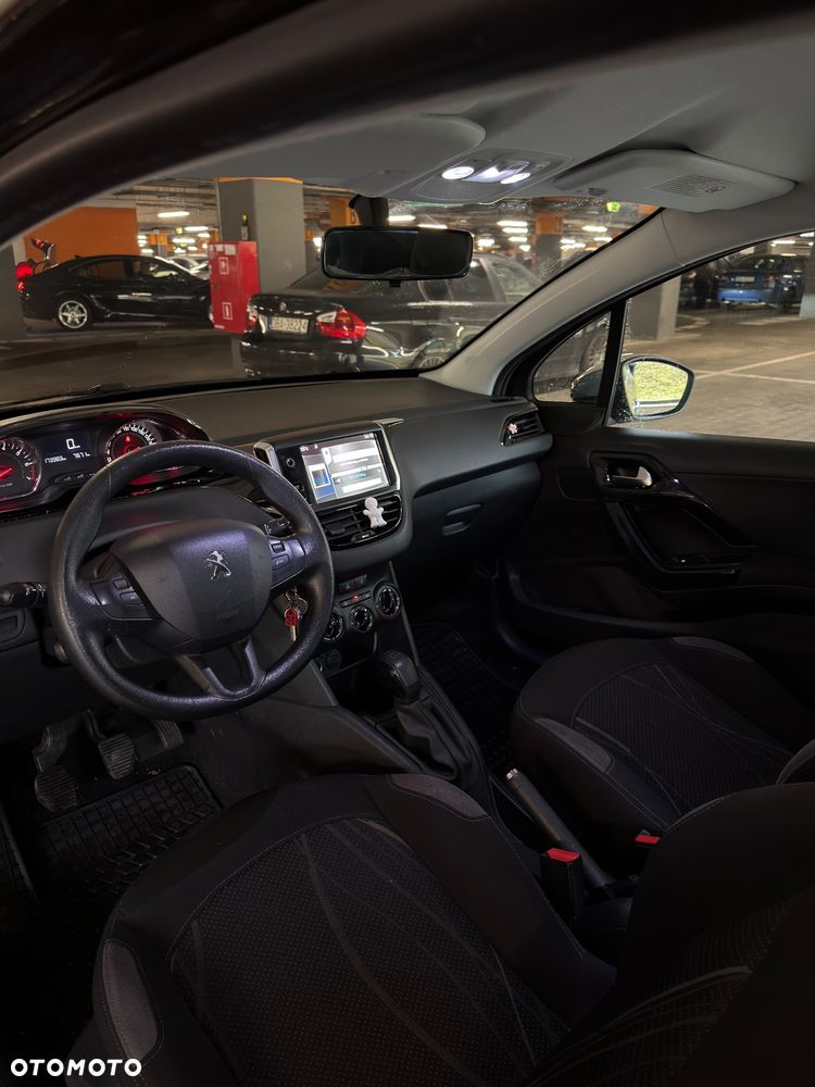 Peugeot 208 1.2 PureTech Active - 12