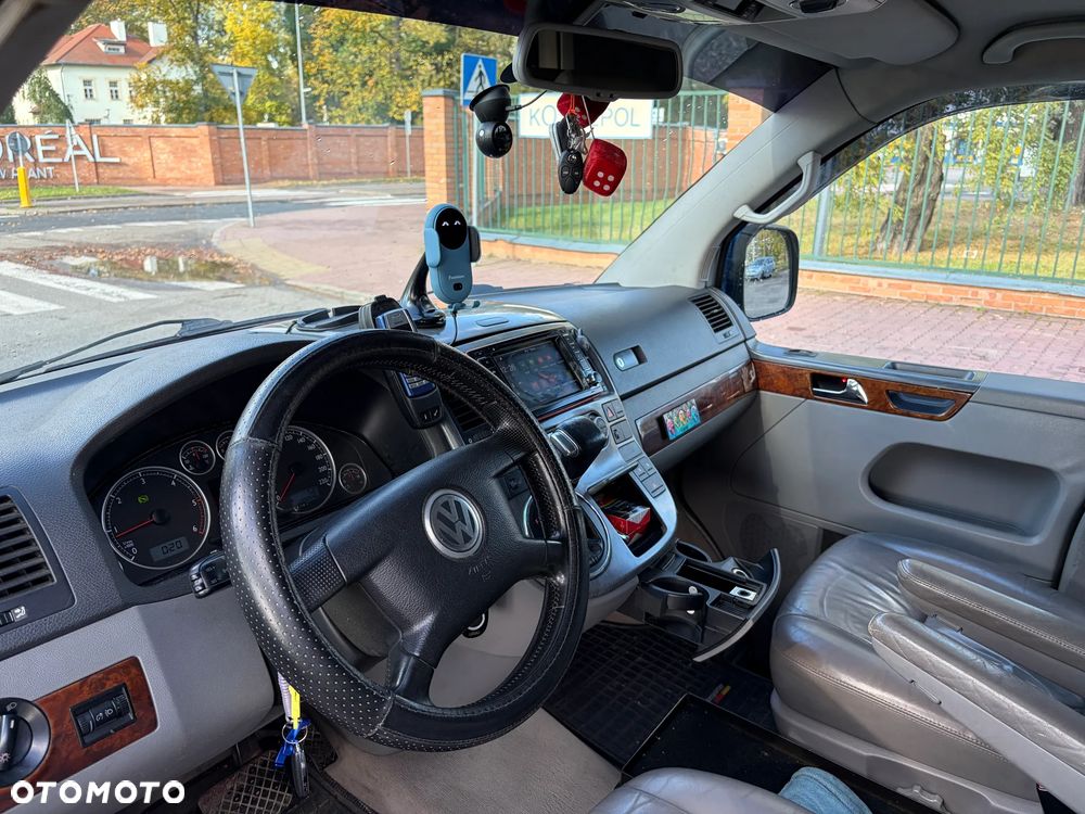 Volkswagen Multivan - 14