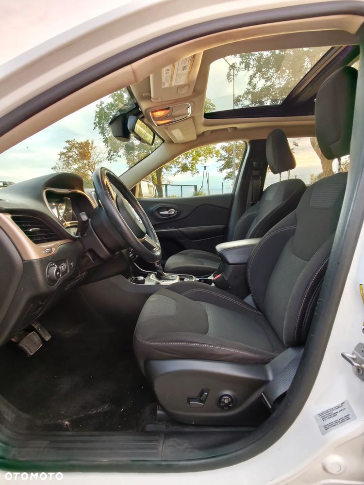 Jeep Cherokee - 8