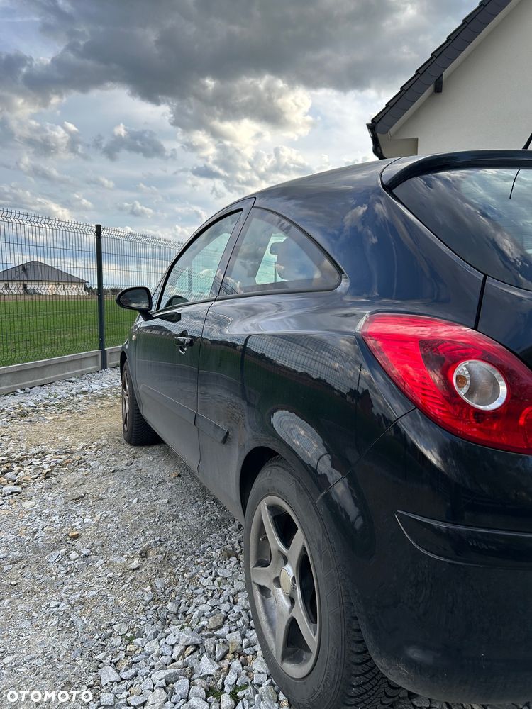 Opel Corsa 1.2 16V Cosmo - 4