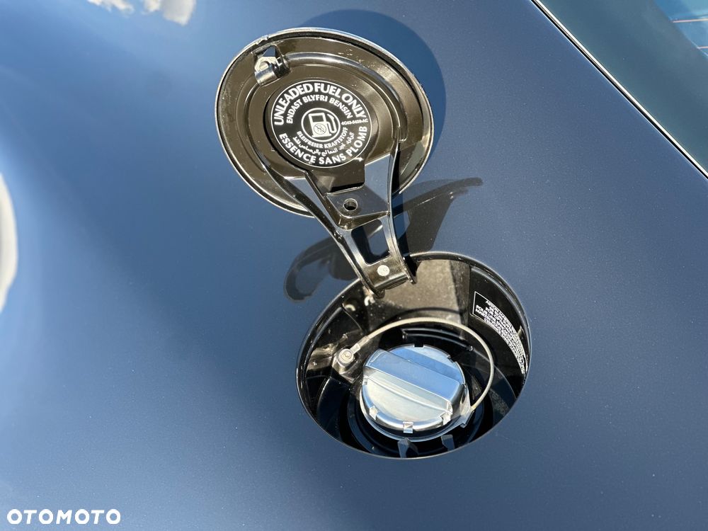 Aston Martin V12 Vantage Standard - 24