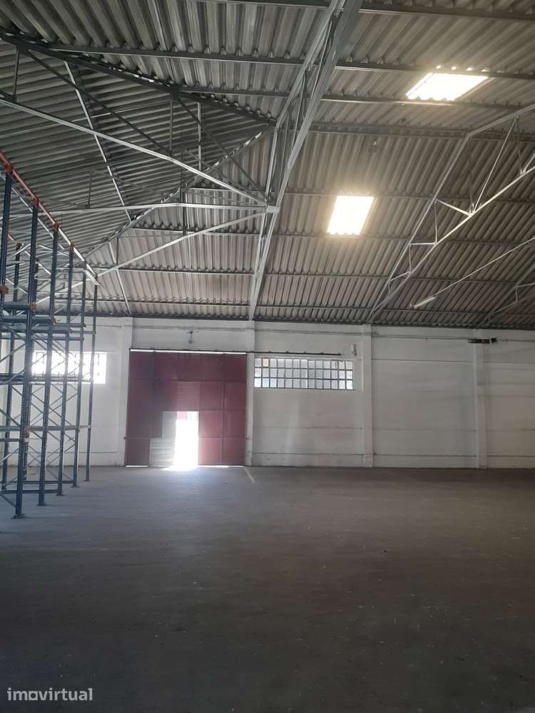 ARMAZÉM C/ LICENÇA INDUSTRIAL  1800M2 A 1KM DA ROTUNDA A29 ESPINHO - Grande imagem: 4/7
