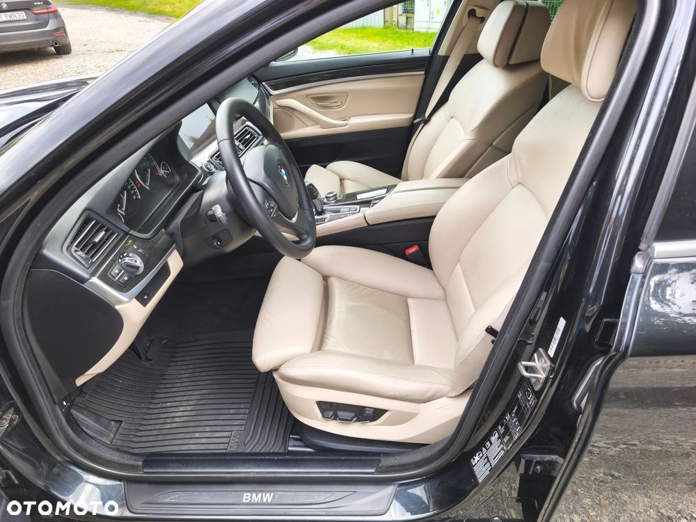 BMW Seria 5 525d xDrive - 17
