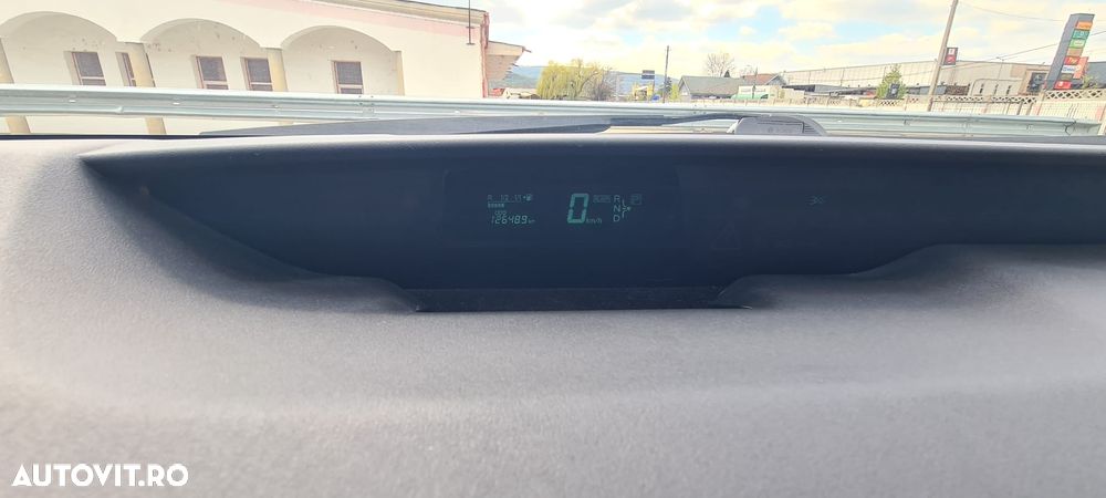 Toyota Prius (Hybrid) - 13