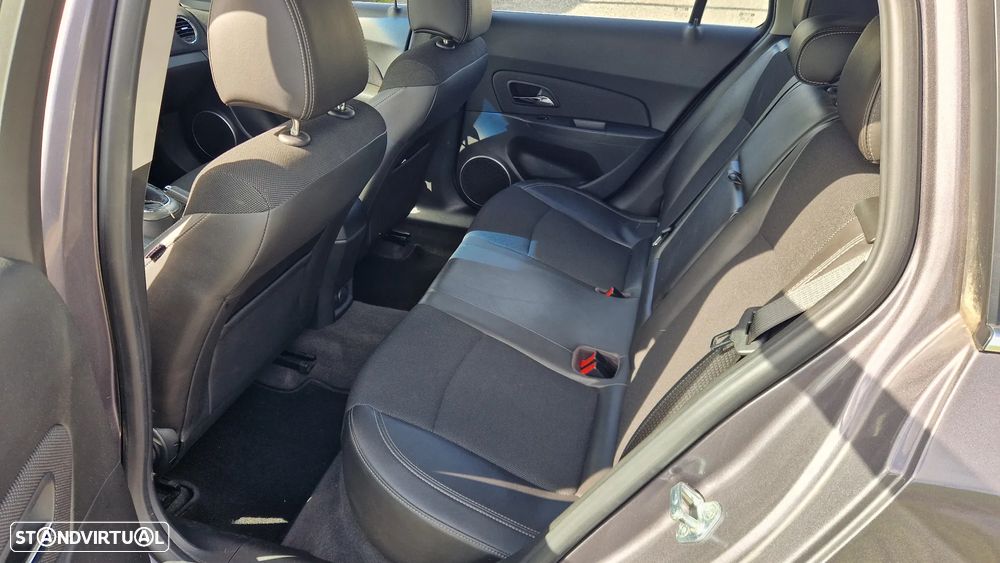 Chevrolet Cruze SW 1.7 VCDi LTZ - 11