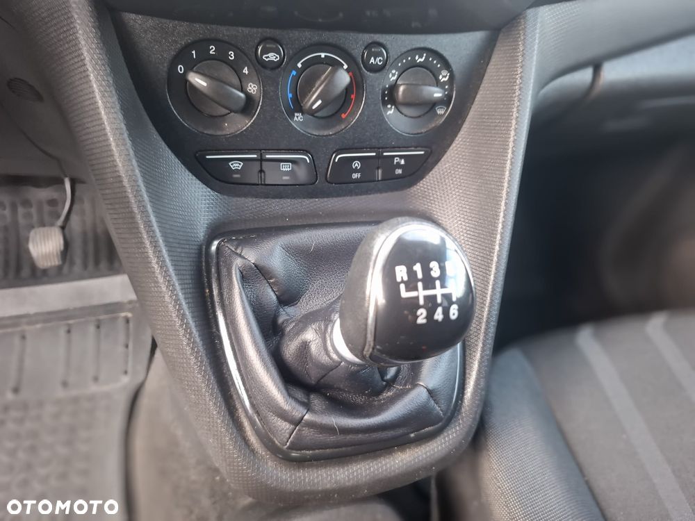 Ford Tourneo Connect - 14