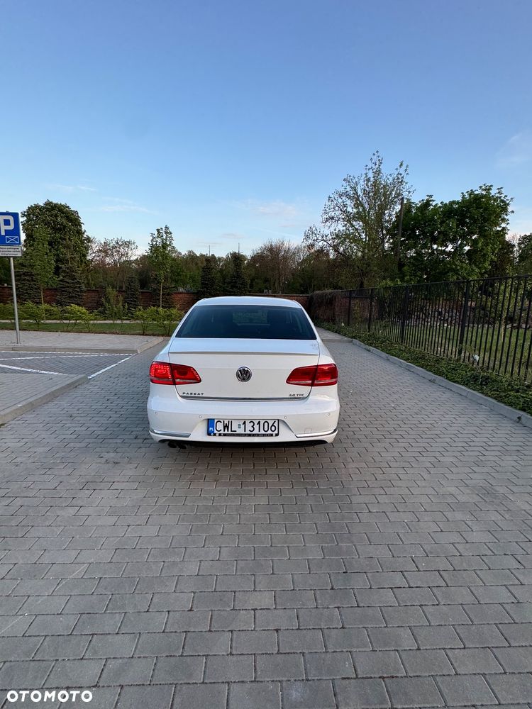 Volkswagen Passat 2.0 TDI Highline R-Style - 6