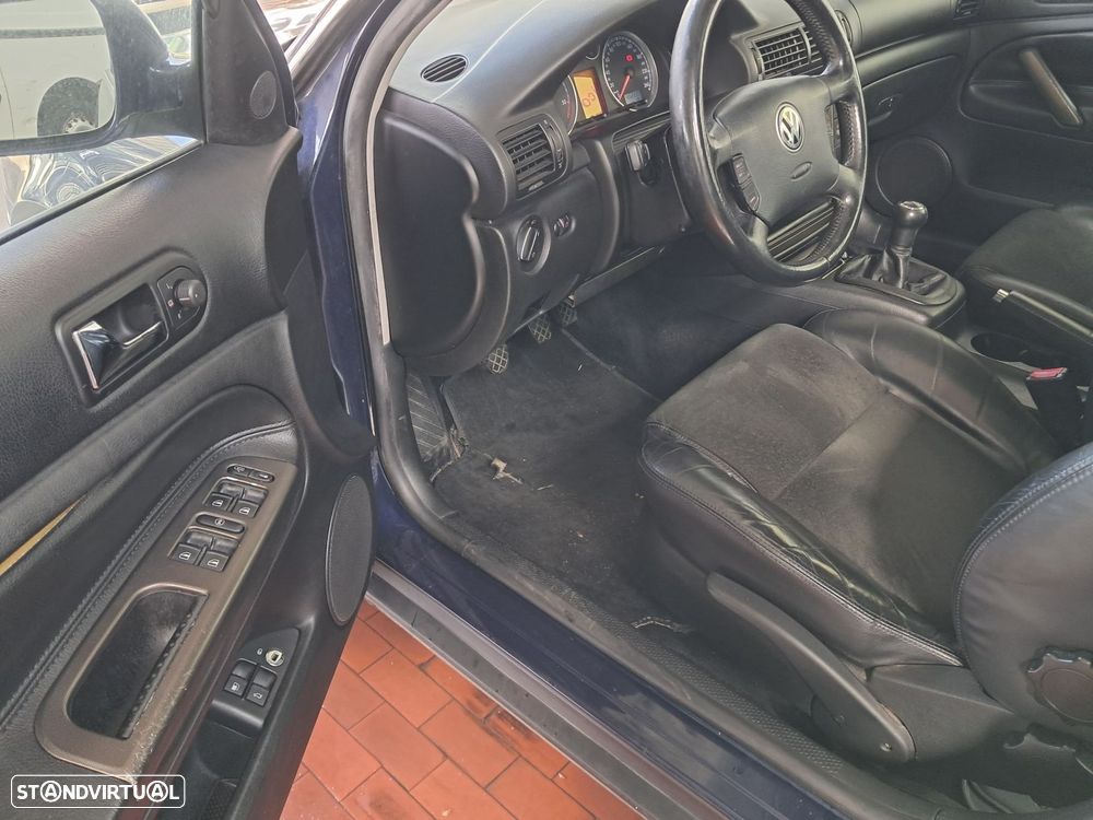 VW Passat 1.9 TDi Highline - 4