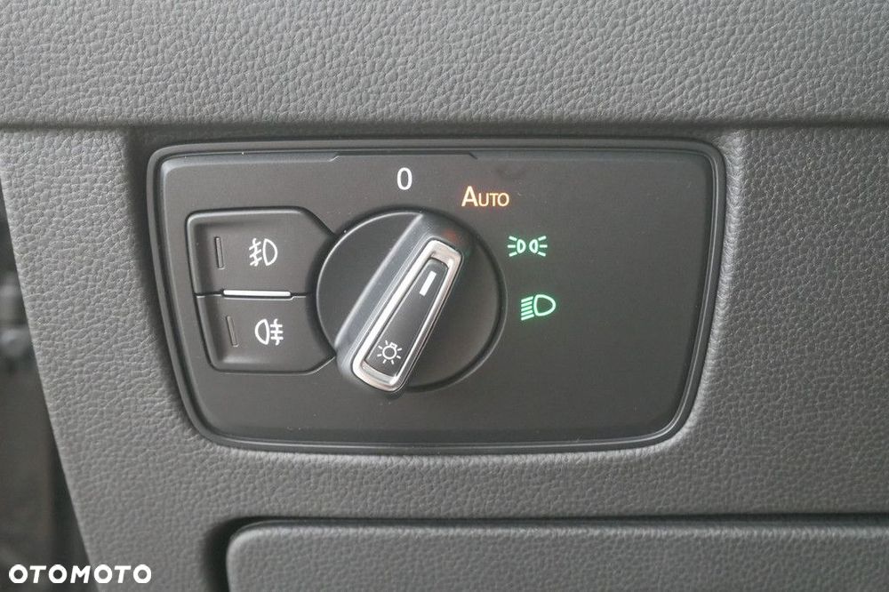 Volkswagen Passat Variant 2.0 TDI SCR Business DSG - 31