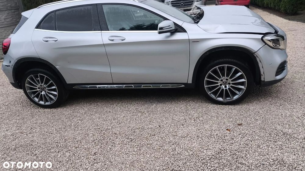 Mercedes-Benz GLA 180 7G-DCT AMG Line - 15