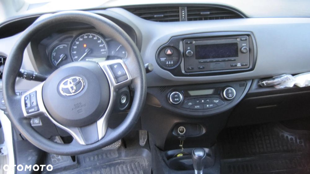 Toyota Yaris Hybrid 100 Life - 5
