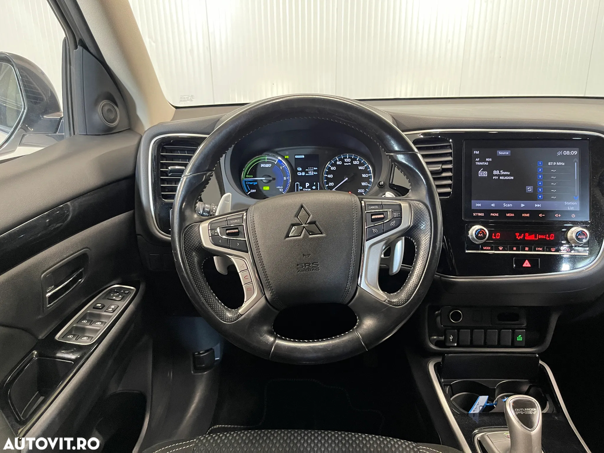 Mitsubishi Outlander 2.4 4WD Plug-In Hybrid - 6