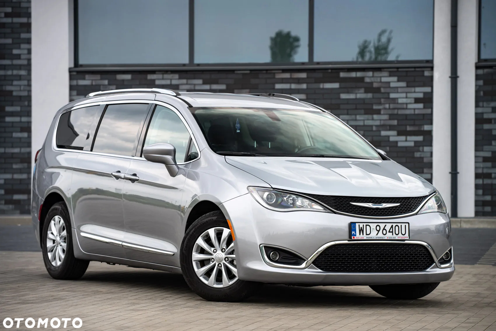 Chrysler Pacifica - 2