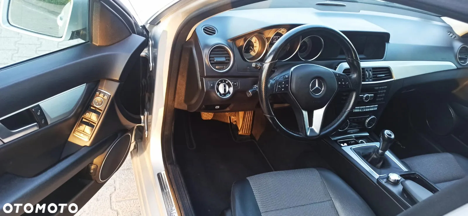 Mercedes-Benz Klasa C 180 T CDI DPF (BlueEFFICIENCY) Avantgarde - 23