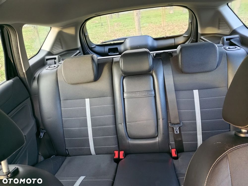 Ford Kuga 2.0 TDCi 2x4 Titanium - 16