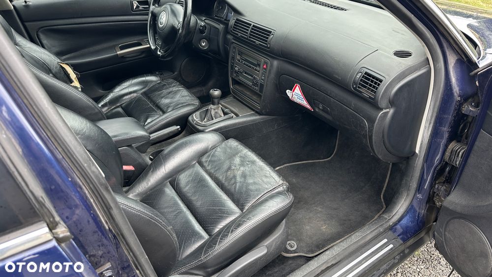Volkswagen Passat 1.9 TDI Highline - 19