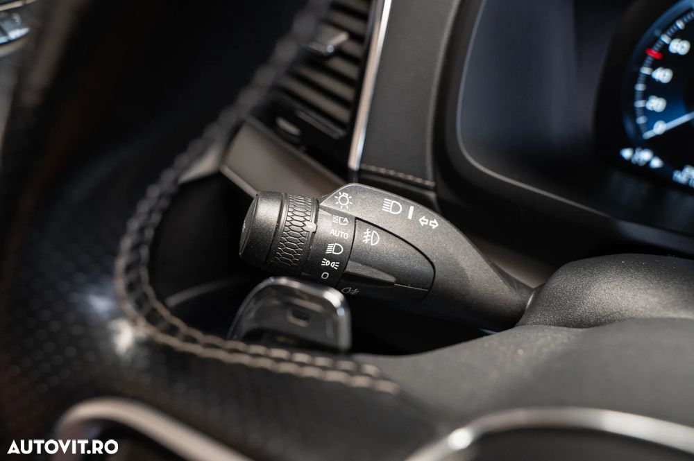 Volvo XC 90 D5 AWD Geartronic RDesign - 26