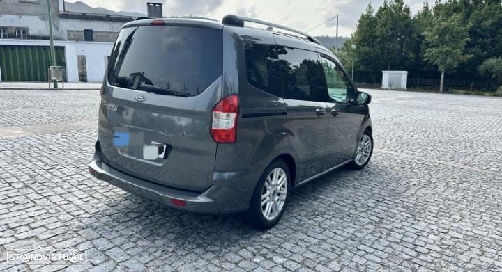 Ford Tourneo Courier 1.0 EcoBoost Titanium - 4