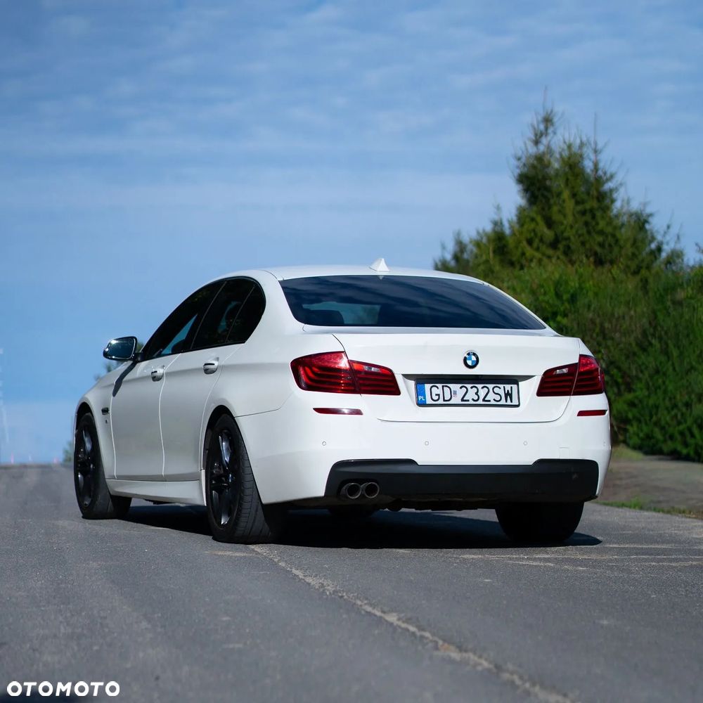 BMW Seria 5 525d xDrive - 10