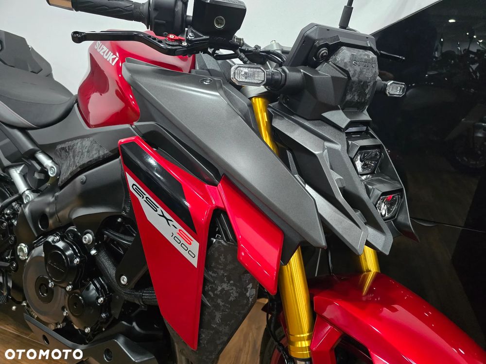 Suzuki GSX - 21