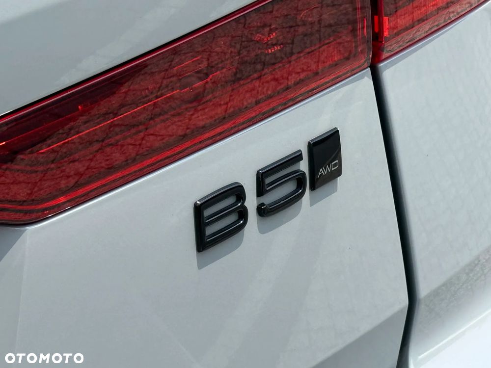 Volvo XC 60 B5 B AWD Plus Dark - 33