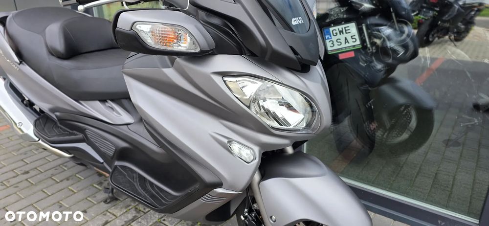 Suzuki Burgman - 8