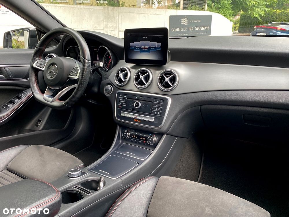 Mercedes-Benz CLA 200 7G-DCT AMG Line - 11