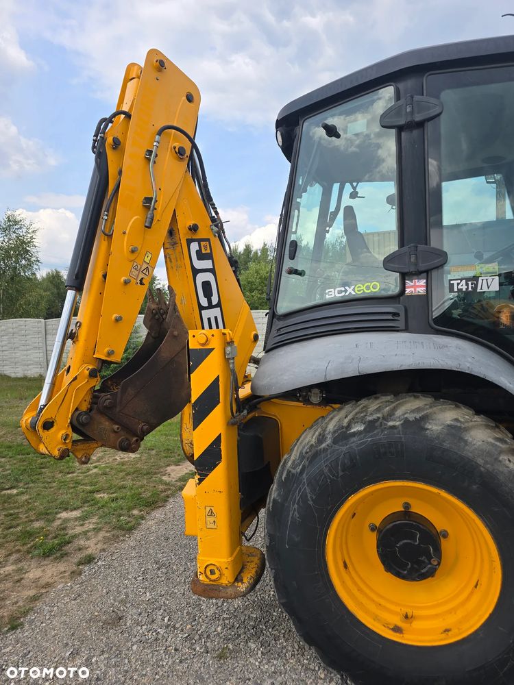 JCB - 8