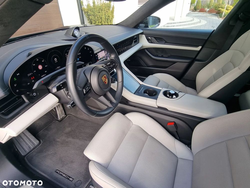 Porsche Taycan Turbo - 8