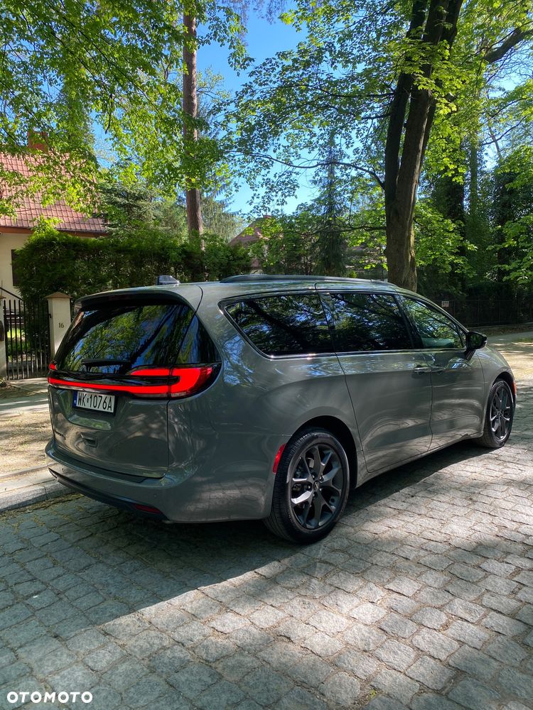 Chrysler Pacifica - 2