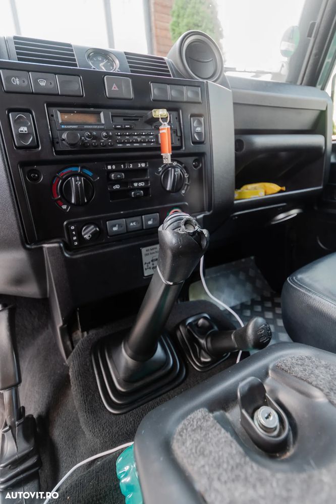 Land Rover Defender - 20