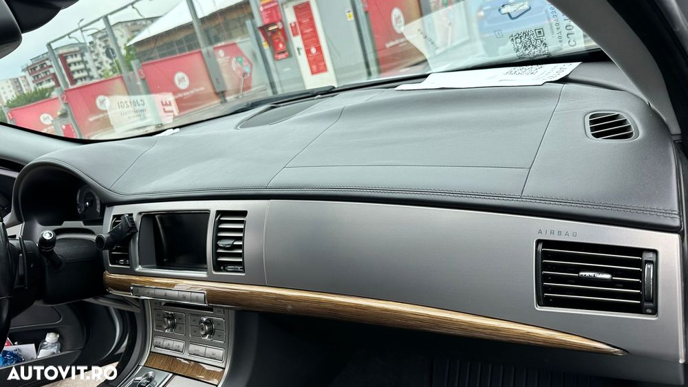 Jaguar XF 3.0 V6 S Premium Luxury - 16