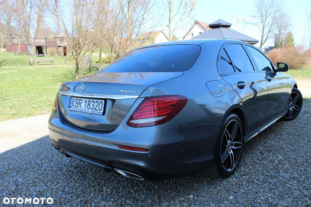 Mercedes-Benz Klasa E 400 4Matic 9G-TRONIC Exclusive - 6