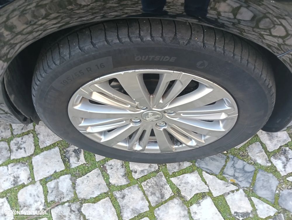 Peugeot 208 1.2 PureTech Style - 42