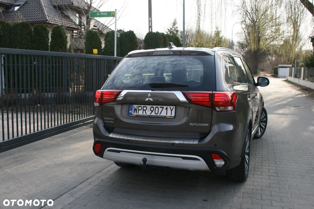 Mitsubishi Outlander - 2