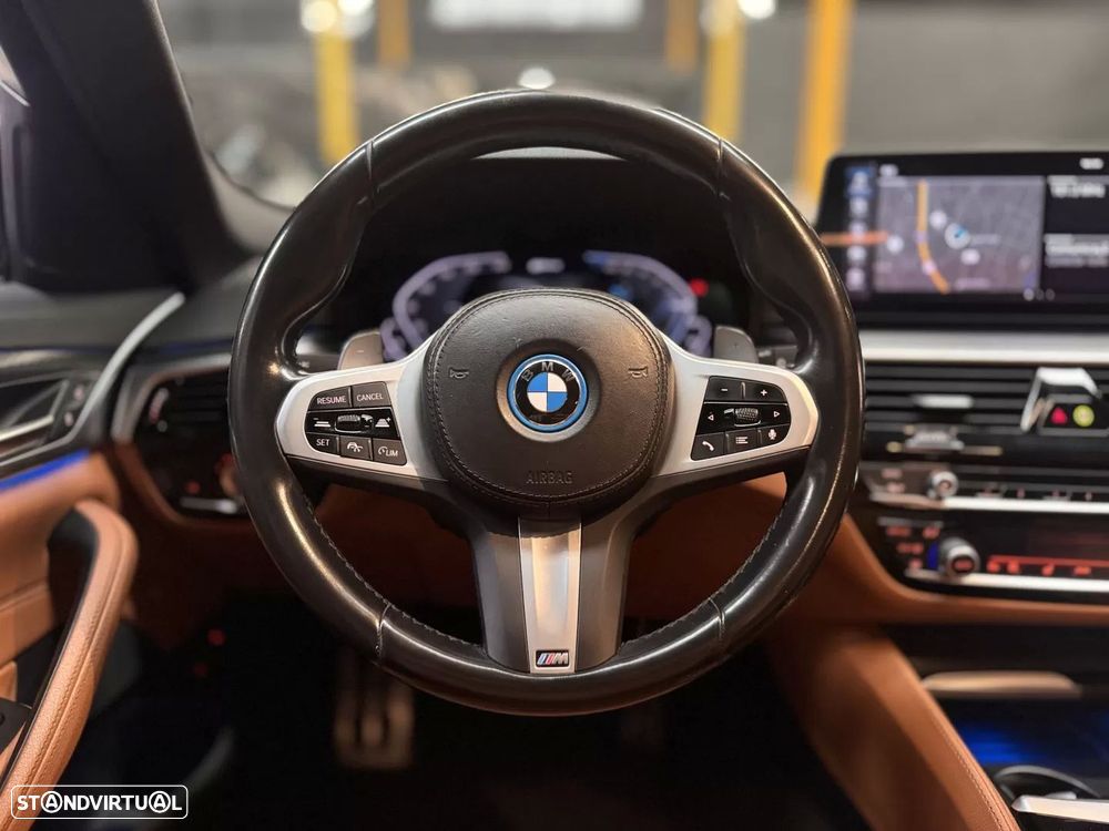 BMW 530 e Pack M - 12